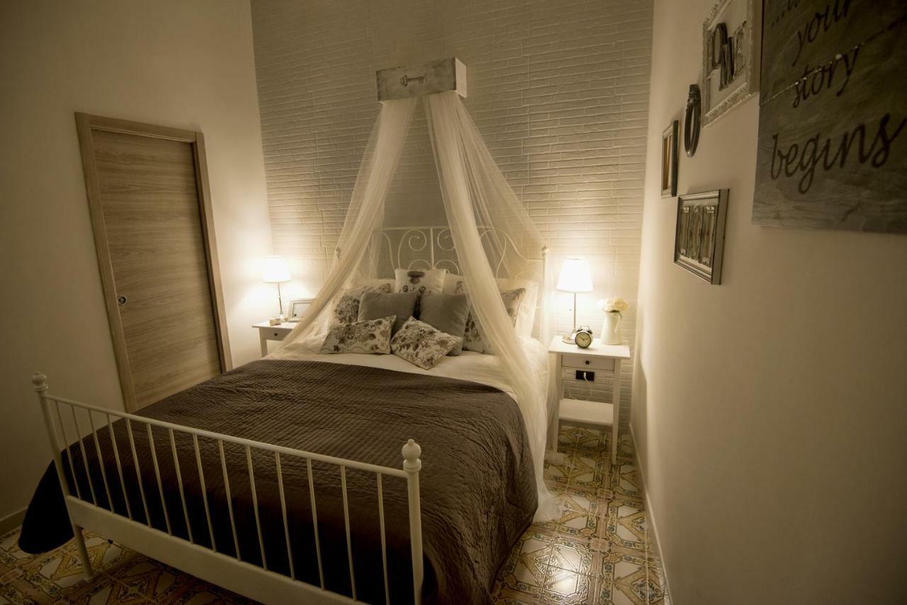 Elegant B&B - Il Vicolo Storico Salerno Exterior photo