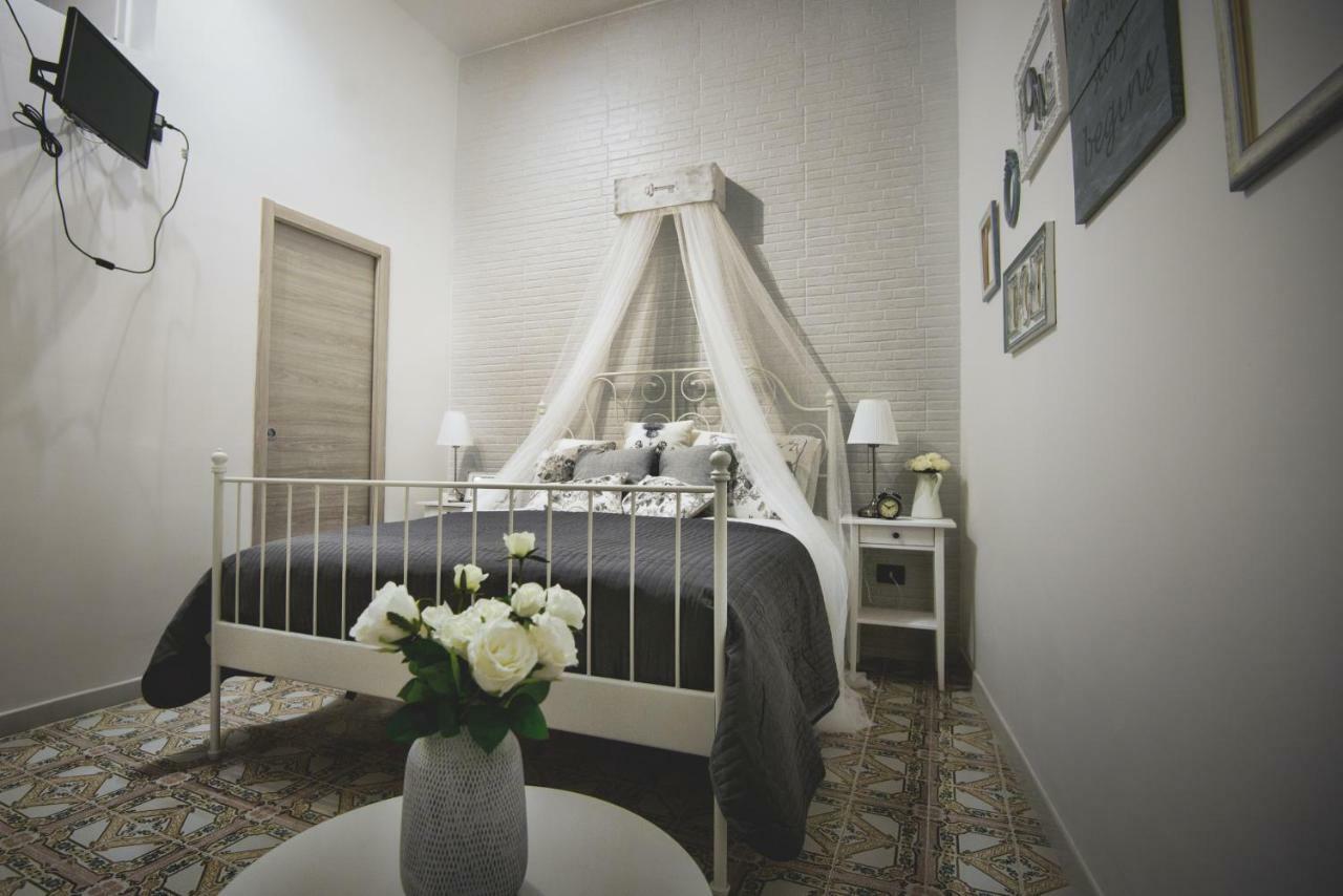 Elegant B&B - Il Vicolo Storico Salerno Exterior photo