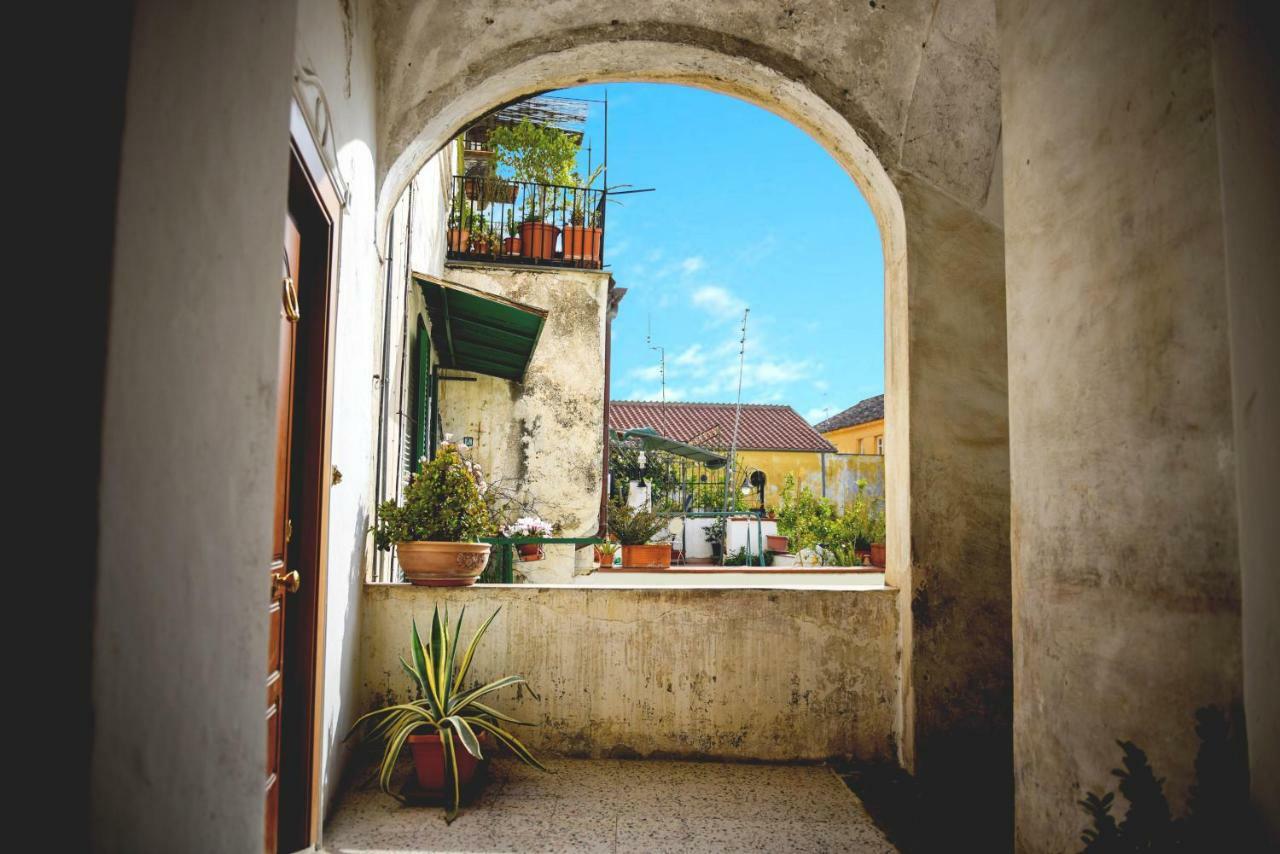 Elegant B&B - Il Vicolo Storico Salerno Exterior photo